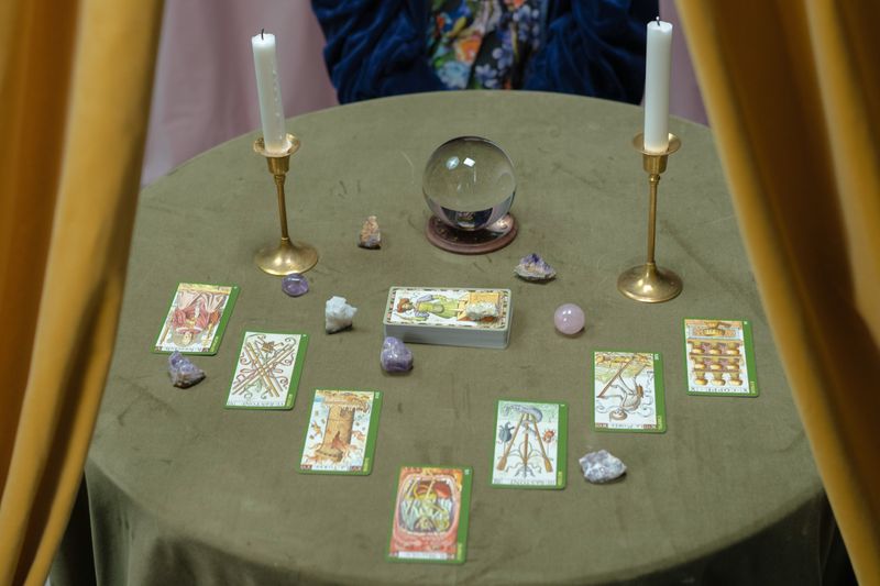 Biuro Poświaty – przestrzeń do pracy z astrologią i horoskopami